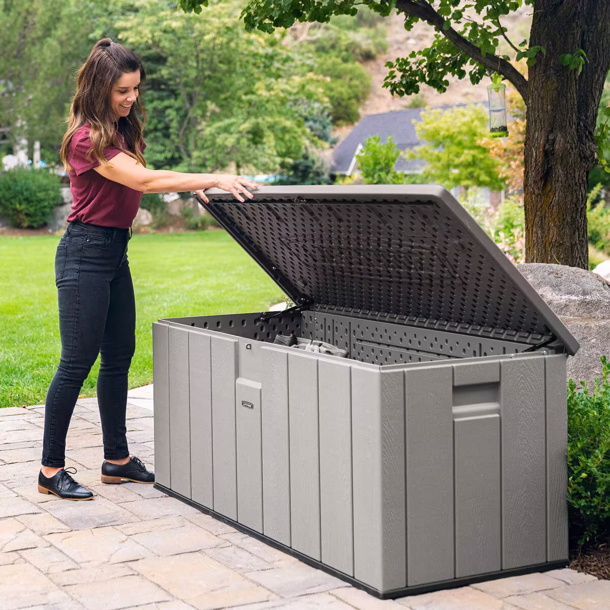 Lifetime 568 Litre Modern Outdoor Storage Deck Box Model 60384U
