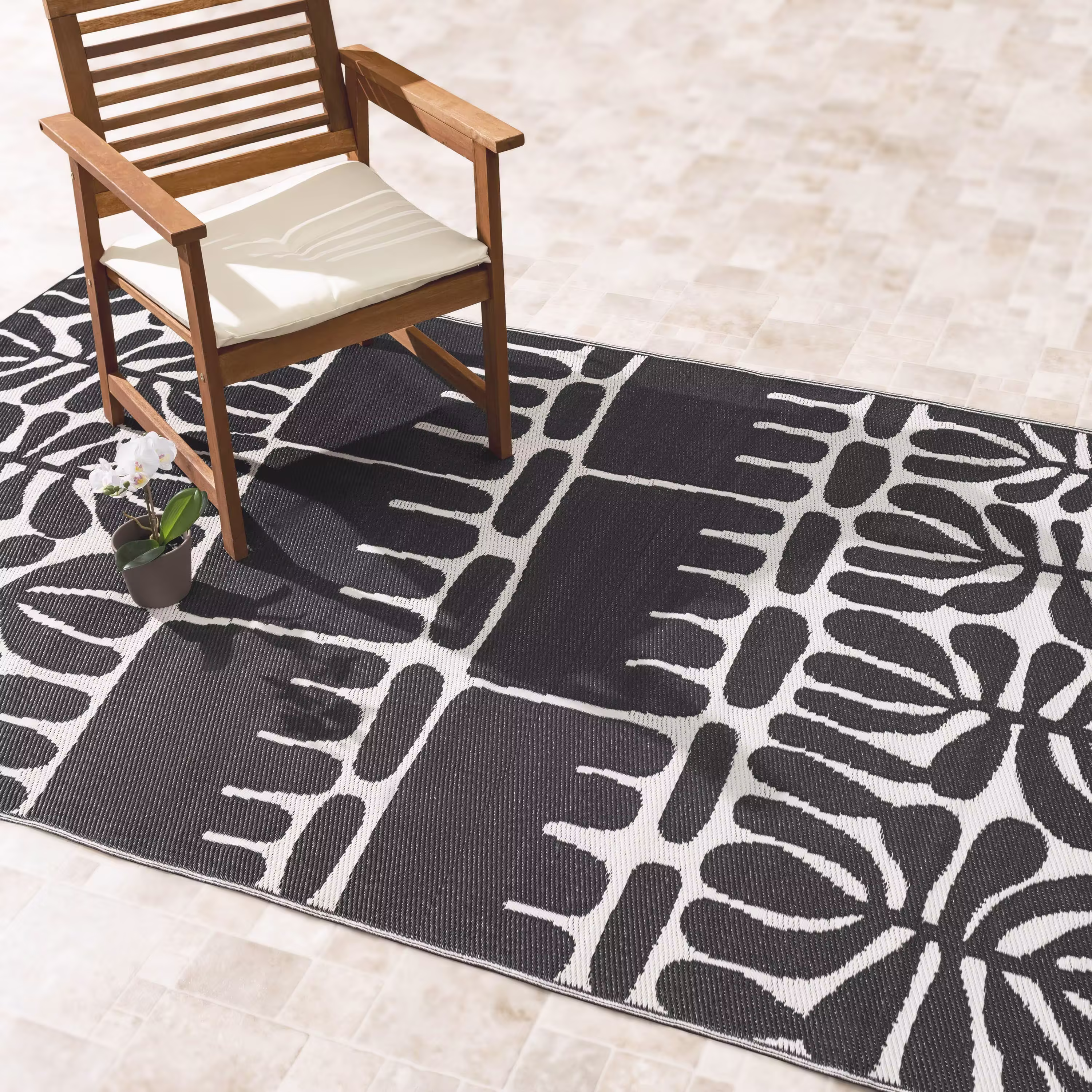 Fab Habitat Serowe Recycled Plastic Rug (Black 8' x 10')