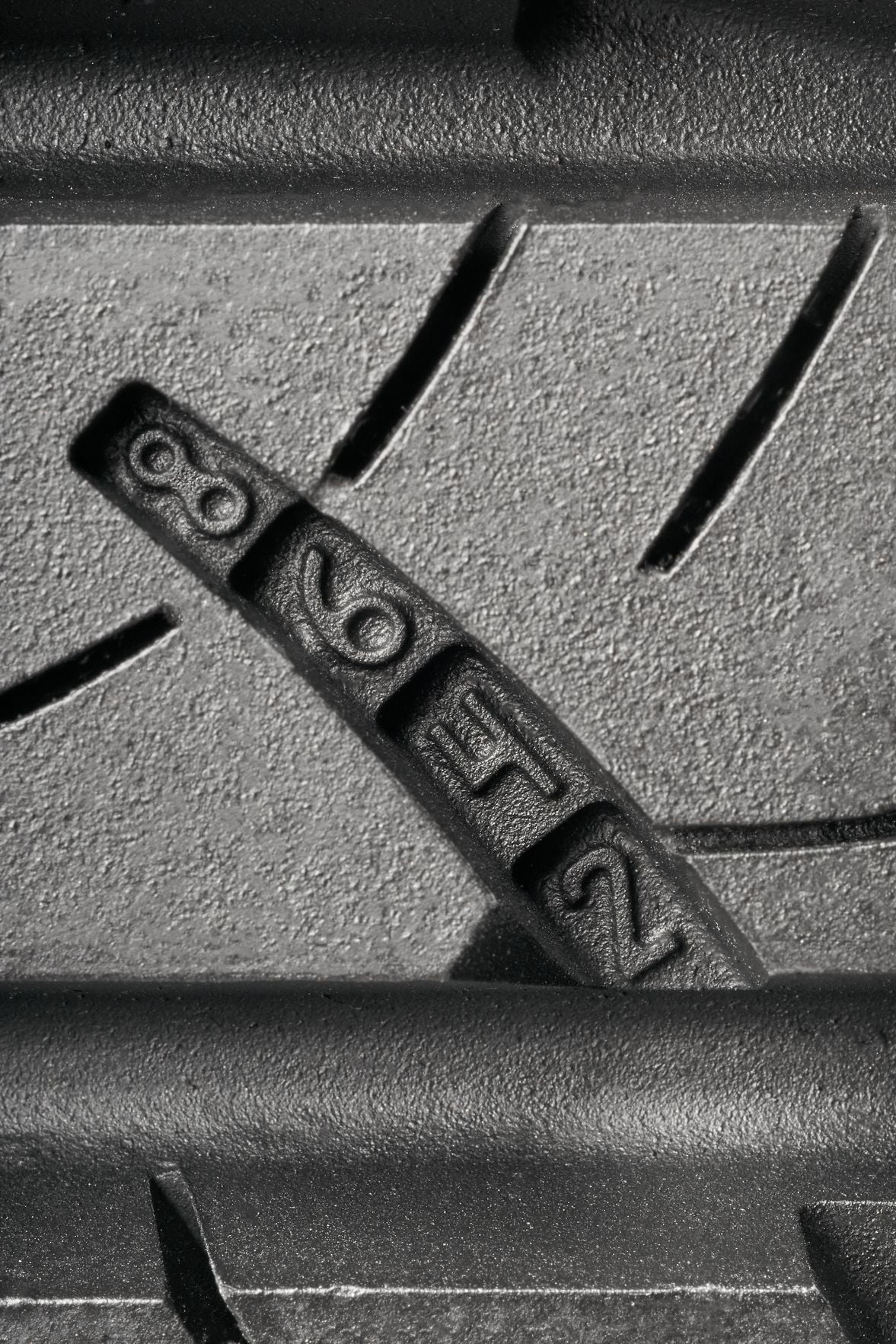 2026 New Goodyear Assurance Outlast 225/65R17 102H All-Season Tire Fits: 2018-23 Chevrolet Equinox LT, 2015-17 Subaru Outback 3.6R Touring - Image 6